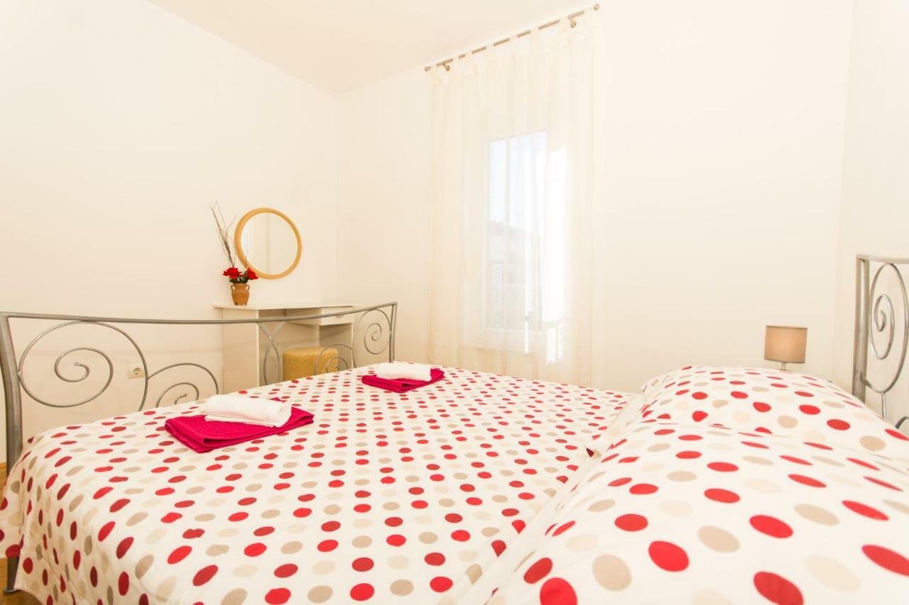 דירות טרוגיר Apartman Ruza מראה חיצוני תמונה