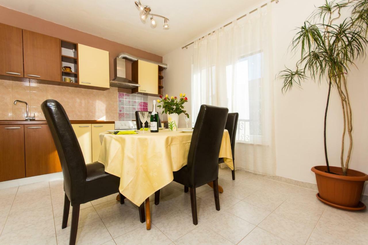 דירות טרוגיר Apartman Ruza מראה חיצוני תמונה